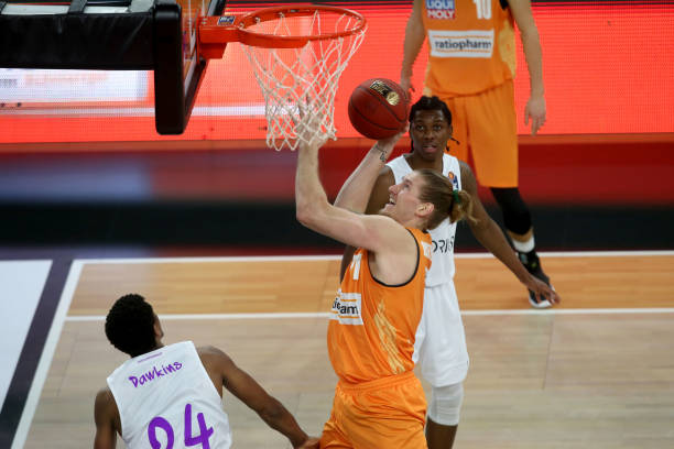 在联盟更加 在联盟更加